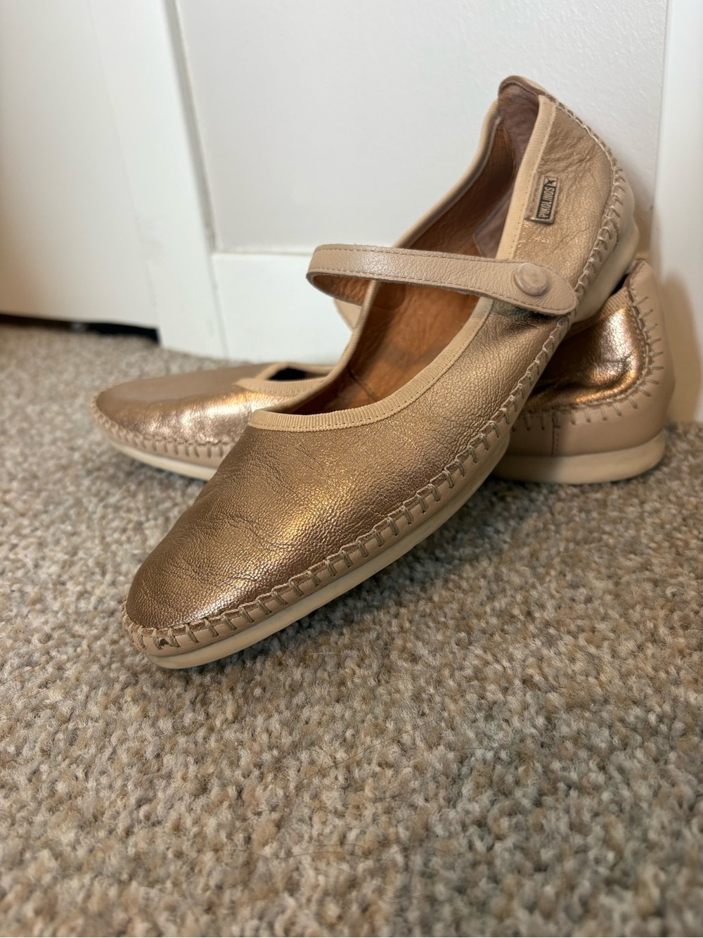 Pikolinos Mary Jane Flats in Metallic Gold -  Size 39